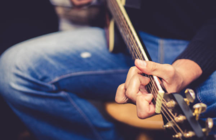 ギターの薬指が動かない時のトレーニング方法