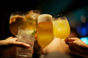 バンドマンの打ち上げに追っかけファンが参加したらどうなる？