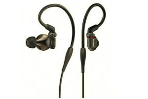 ボーカルにはイヤモニが必須？ライブやスタジオで大活躍。